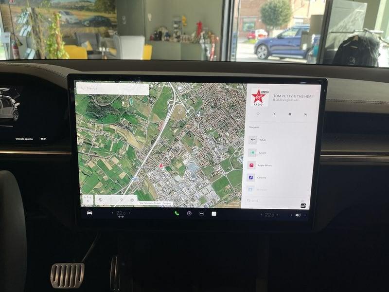 Tesla Model X Plaid 6 Posti