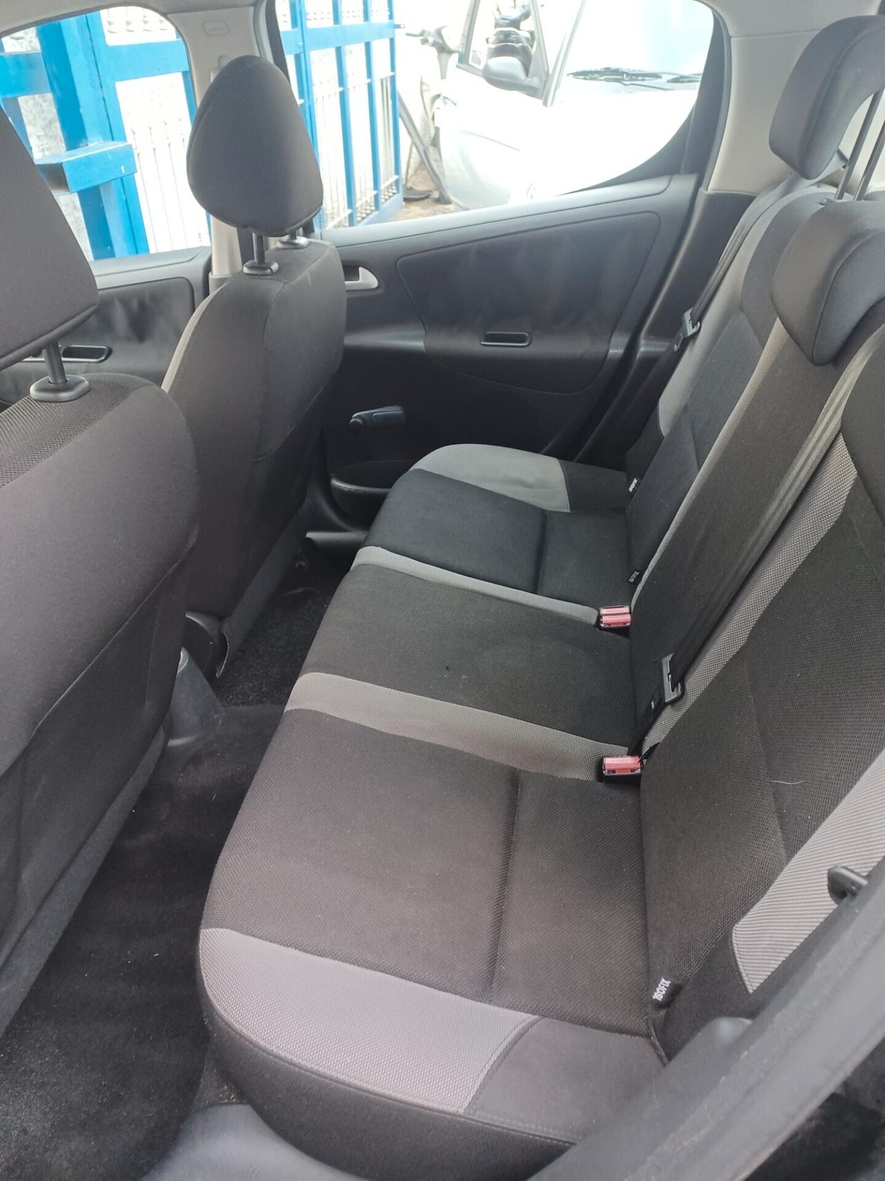 Peugeot 207 5 porte GPL DELLA CASA ANNO 2010