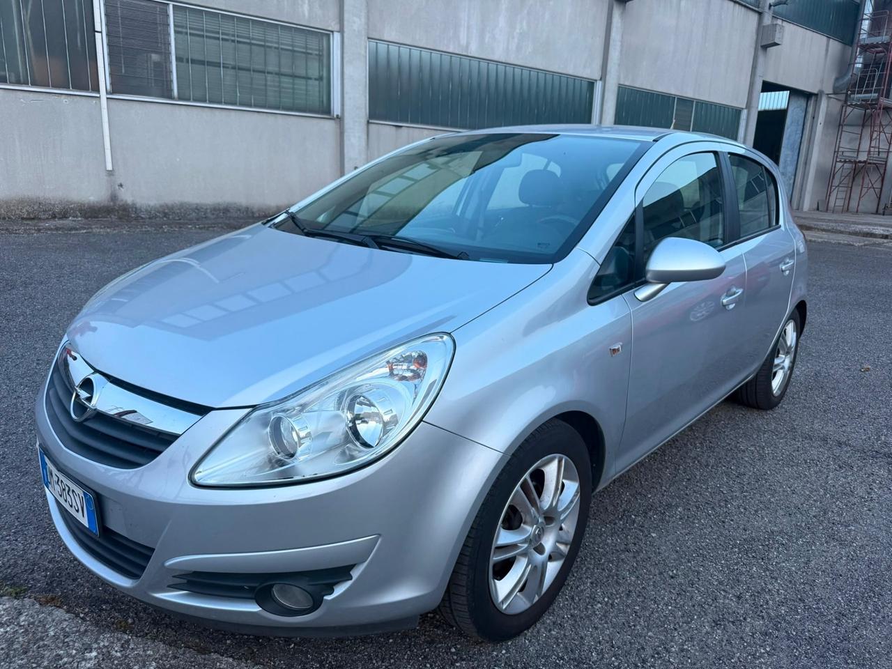 Opel Corsa 1.4 16V 5 porte Enjoy