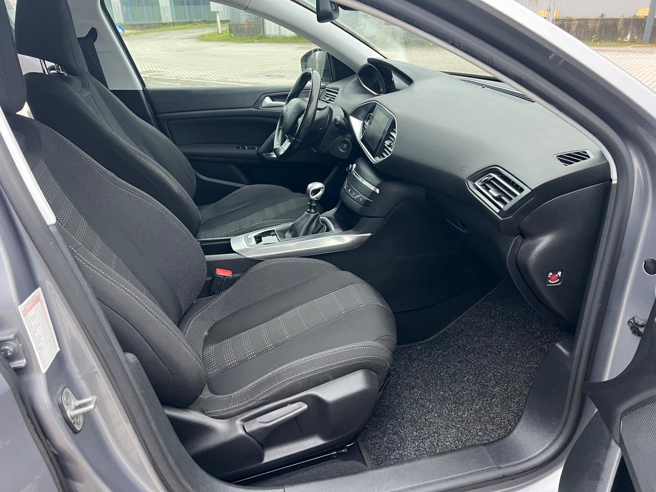 Peugeot 308 PureTech Turbo 130 S&S SW Allure