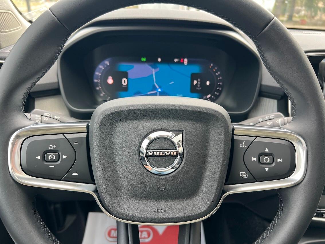 Volvo XC40 2.0 b3 Plus Black Edition auto - Tetto Apribile FULL OPTIONAL!!!