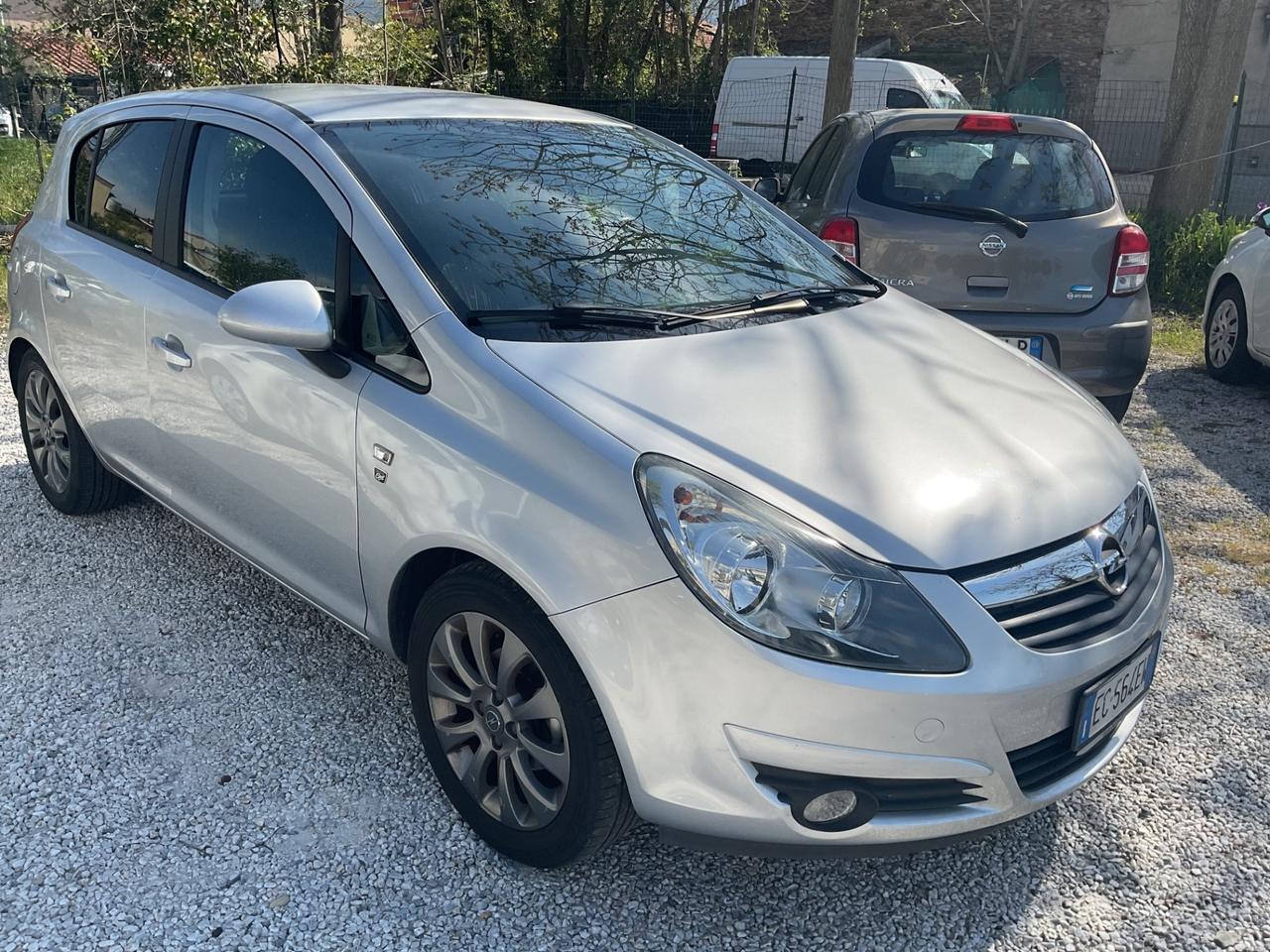 Opel Corsa 1.2 5 porte Cosmo