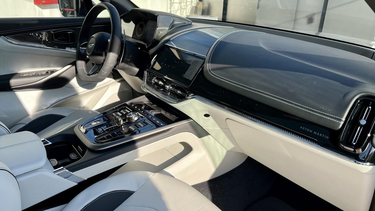 ASTON MARTIN DBX707 4.0