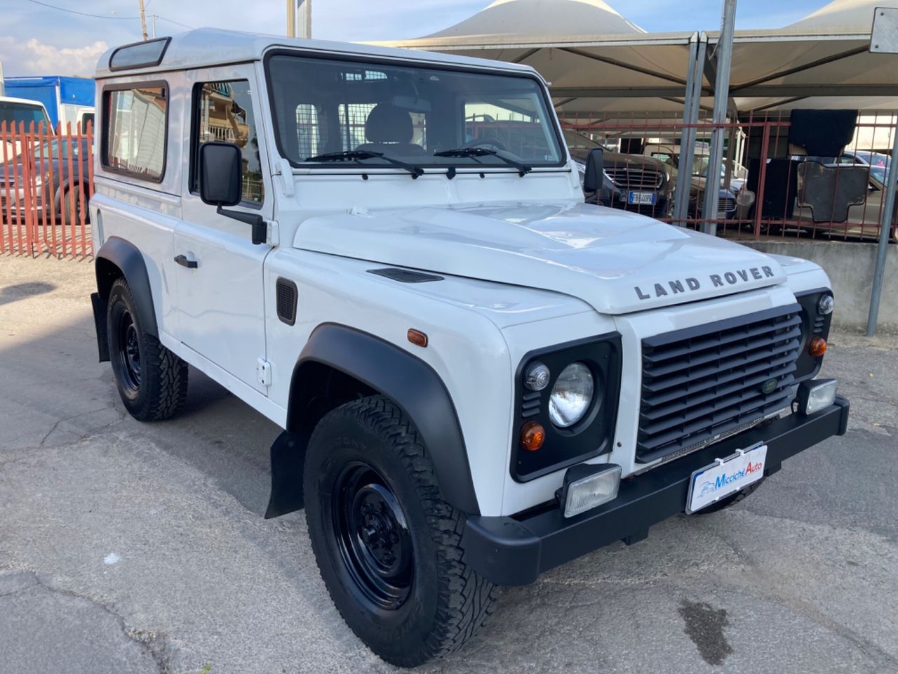 Land Rover Defender 2014 photo 2
