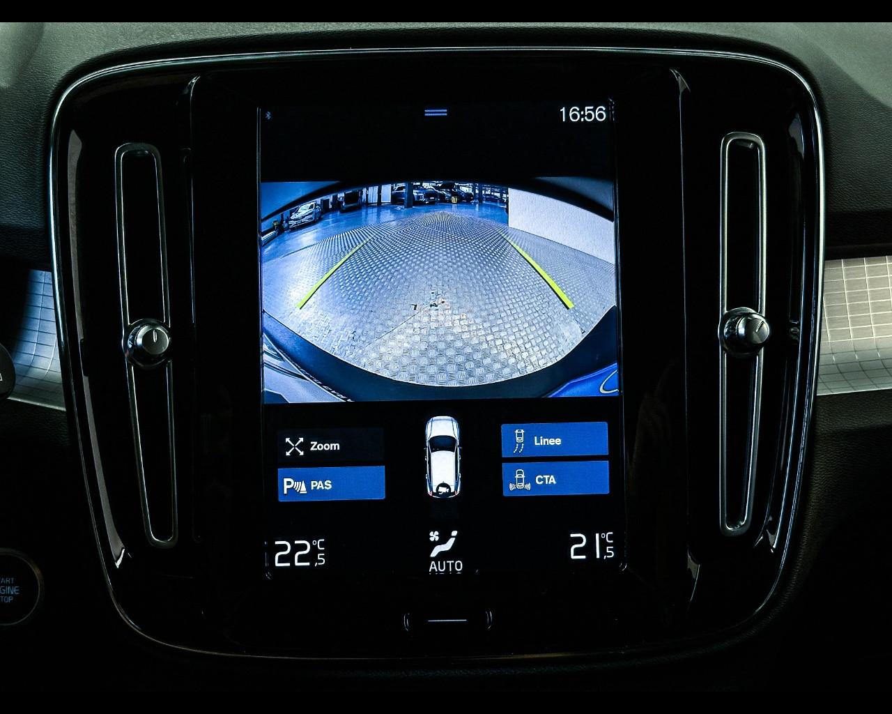 VOLVO - XC40 T3 Momentum Pro
