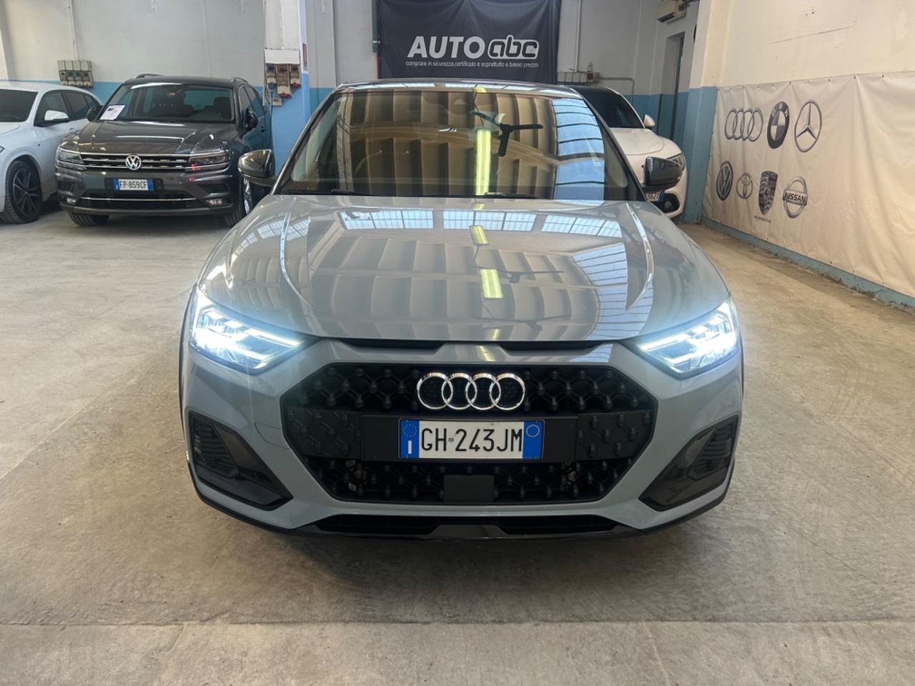 Audi A1 citycarver 30 TFSI Identity Contrast