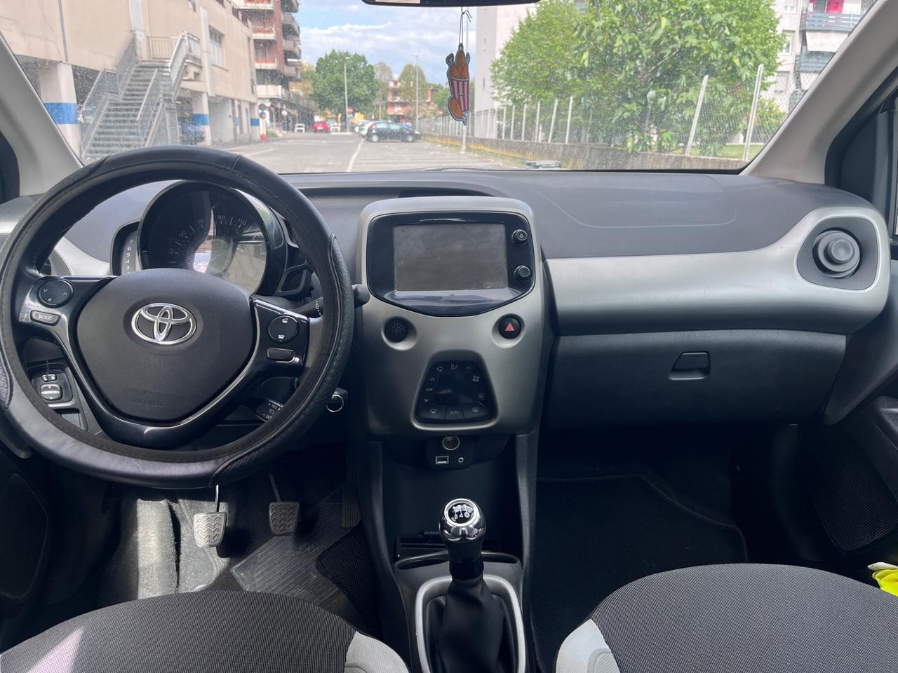 Toyota Aygo 1.0 VVT-i 69 CV 5 porte x-play TSS