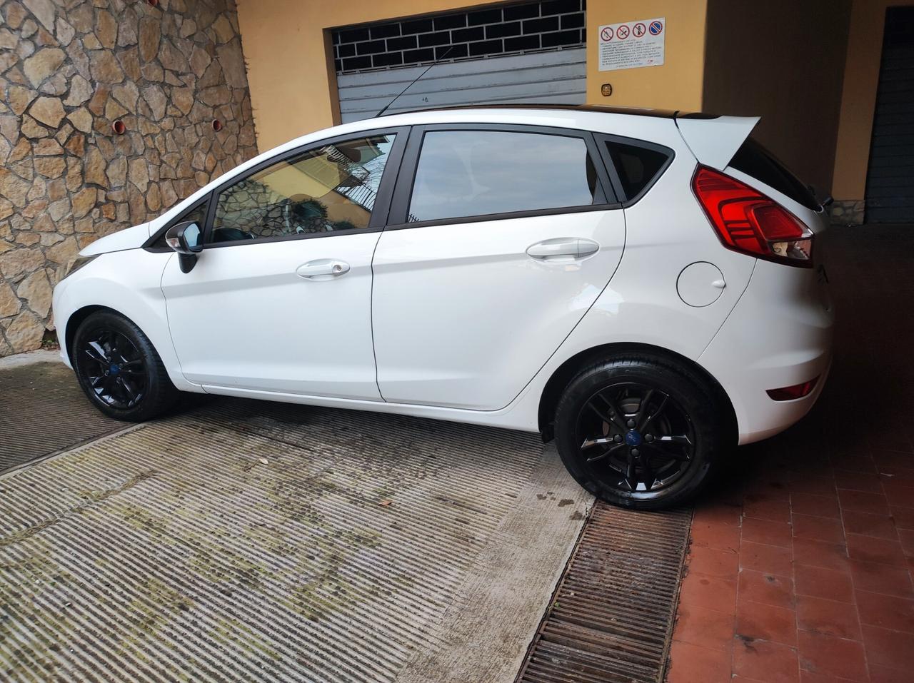 Ford Fiesta 1.0 100CV AUTOMATICA Black & White Edition