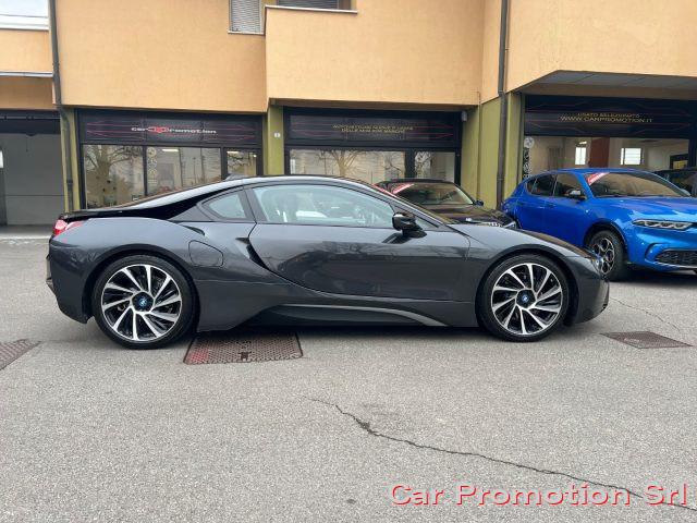 BMW i8 ibrida benzina /elettrica accessoriatissima