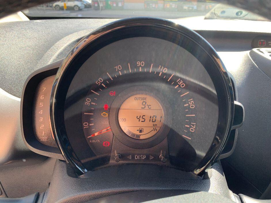 Toyota Aygo 1.0 VVT-i 69 CV 5 porte x-play - OK NEOPATENTATI