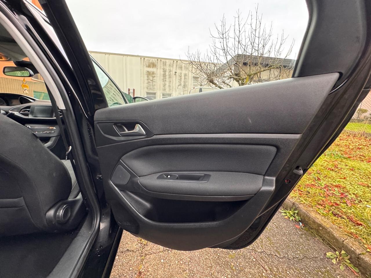 Peugeot 308 BlueHDi 130 S&S SW Allure