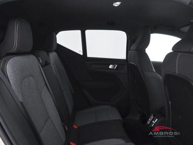 VOLVO XC40 2.0 b3 Plus Dark auto - AUTOCARRO N1