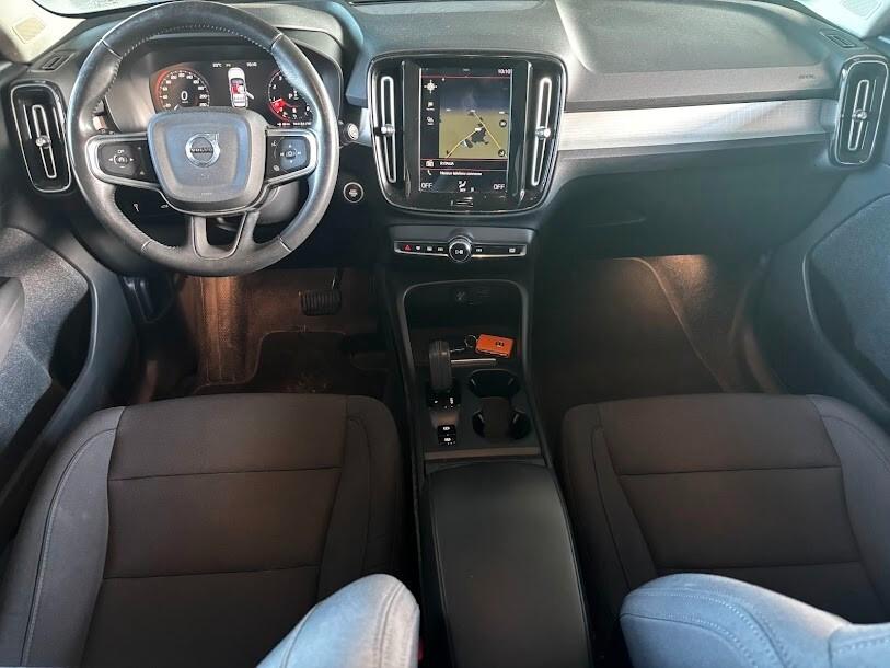 Volvo XC40 B4 AWD Geartronic Momentum Pro
