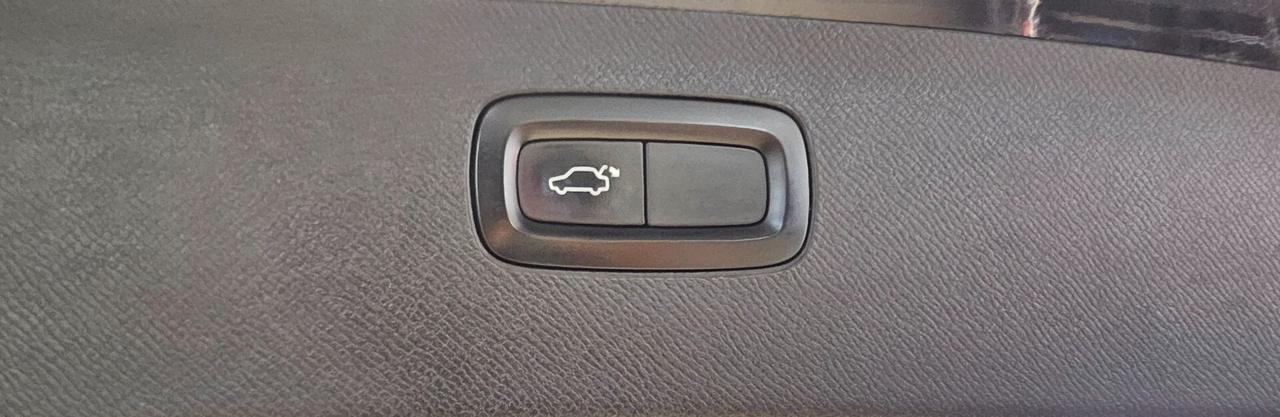 Volvo XC 90 XC90 D5 AWD Geartronic R-design 7 POSTI