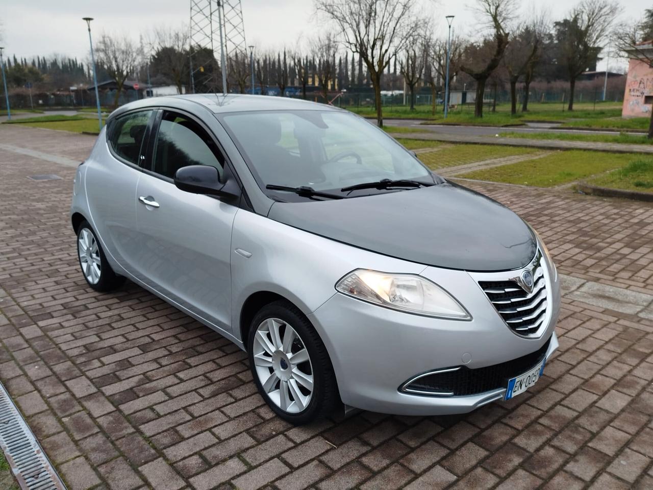 Lancia Ypsilon 1.2 69 CV Unyca