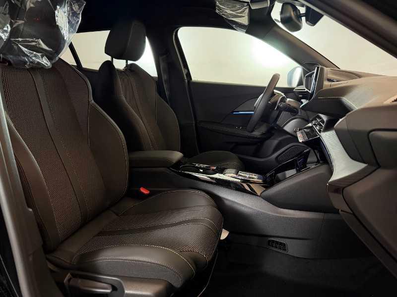 PEUGEOT 2008 GT Hybrid 136 e-DCS6