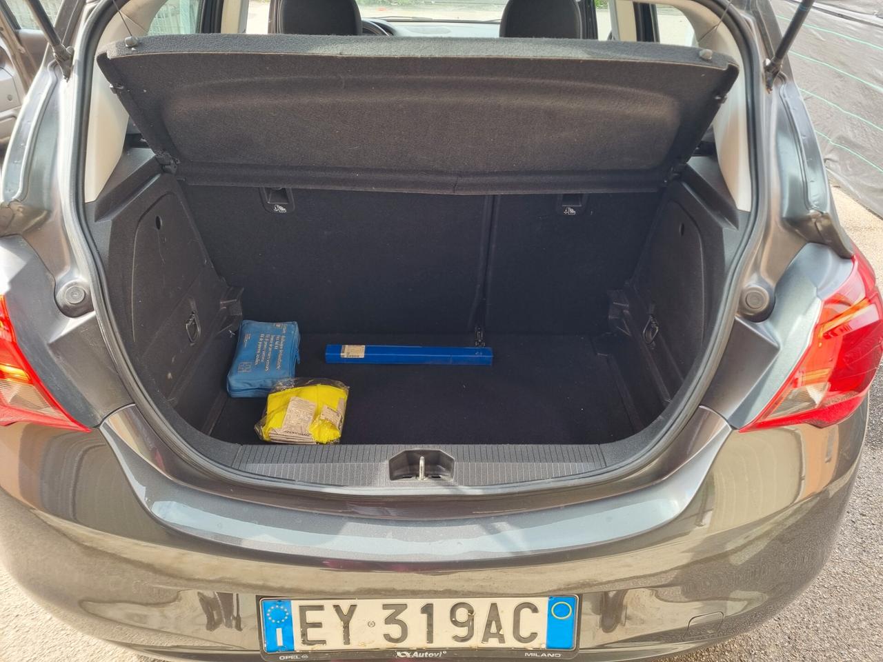 Opel Corsa 1.2 5 porte Edition unico proprietario km 50.000