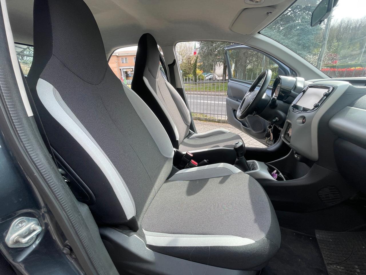 Toyota Aygo 1.0 VVT-i 69 CV 5 porte x-play