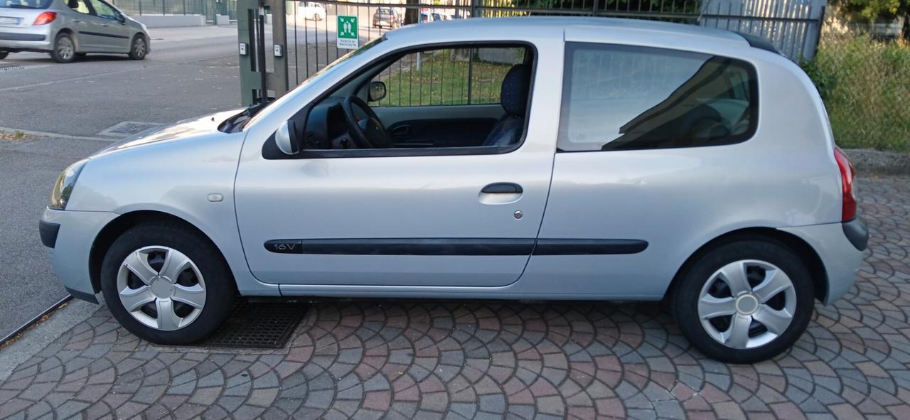 Renault Clio 1.1 benzina neopatentati