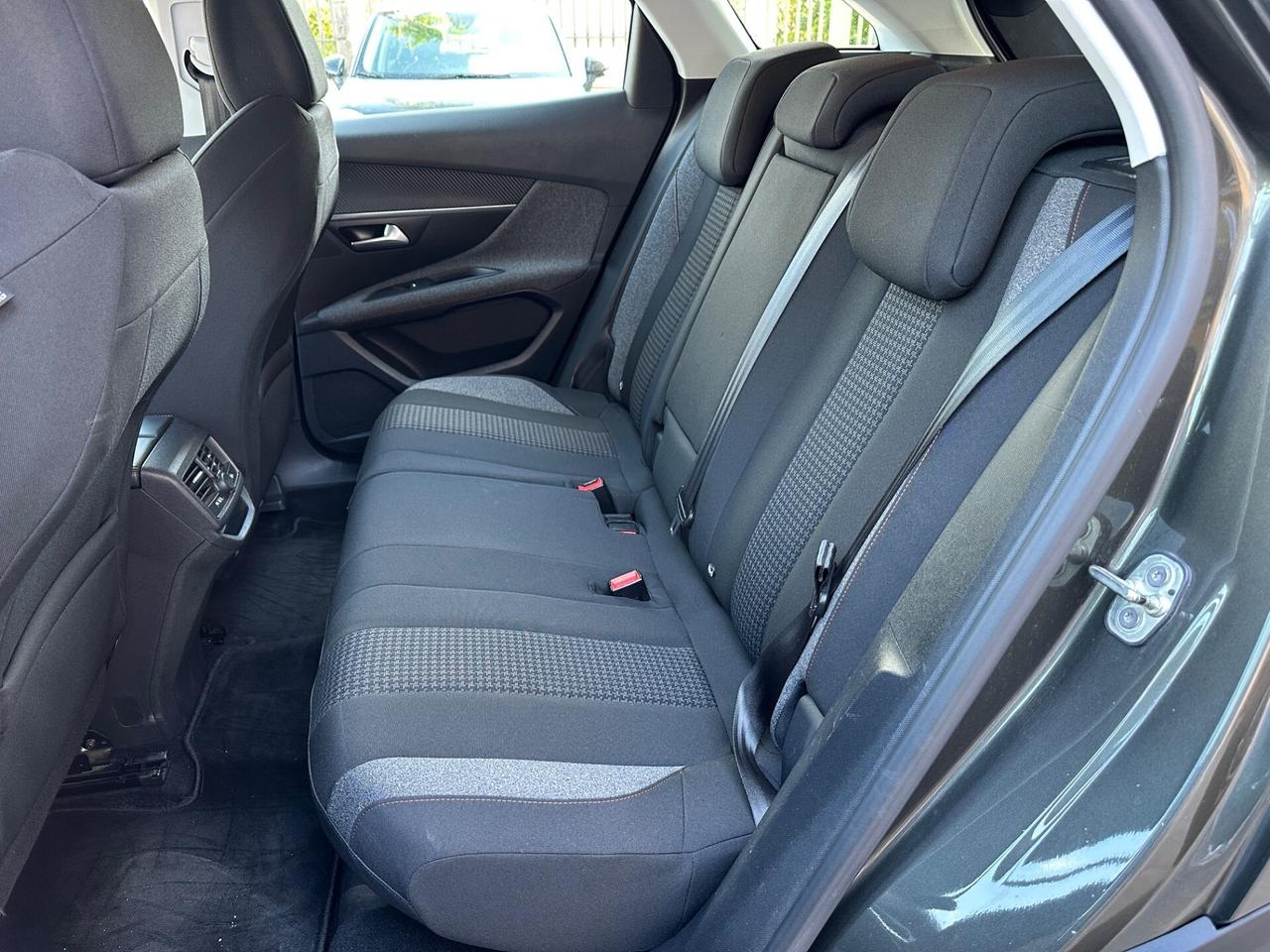 Peugeot 3008 BlueHDi 130 S&S Business