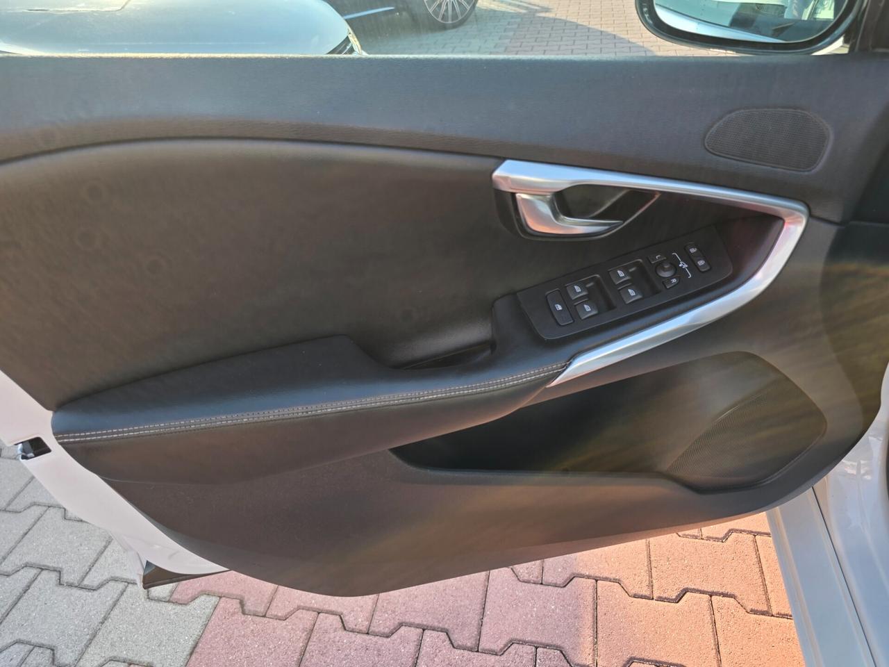 Volvo V40 D2 1.6 R-design perfetta e garantita 12M