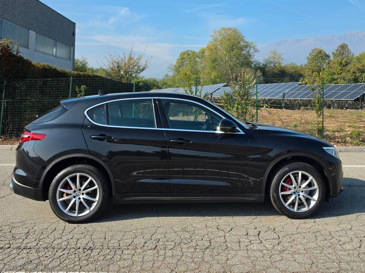 Alfa Romeo Stelvio q4 executive