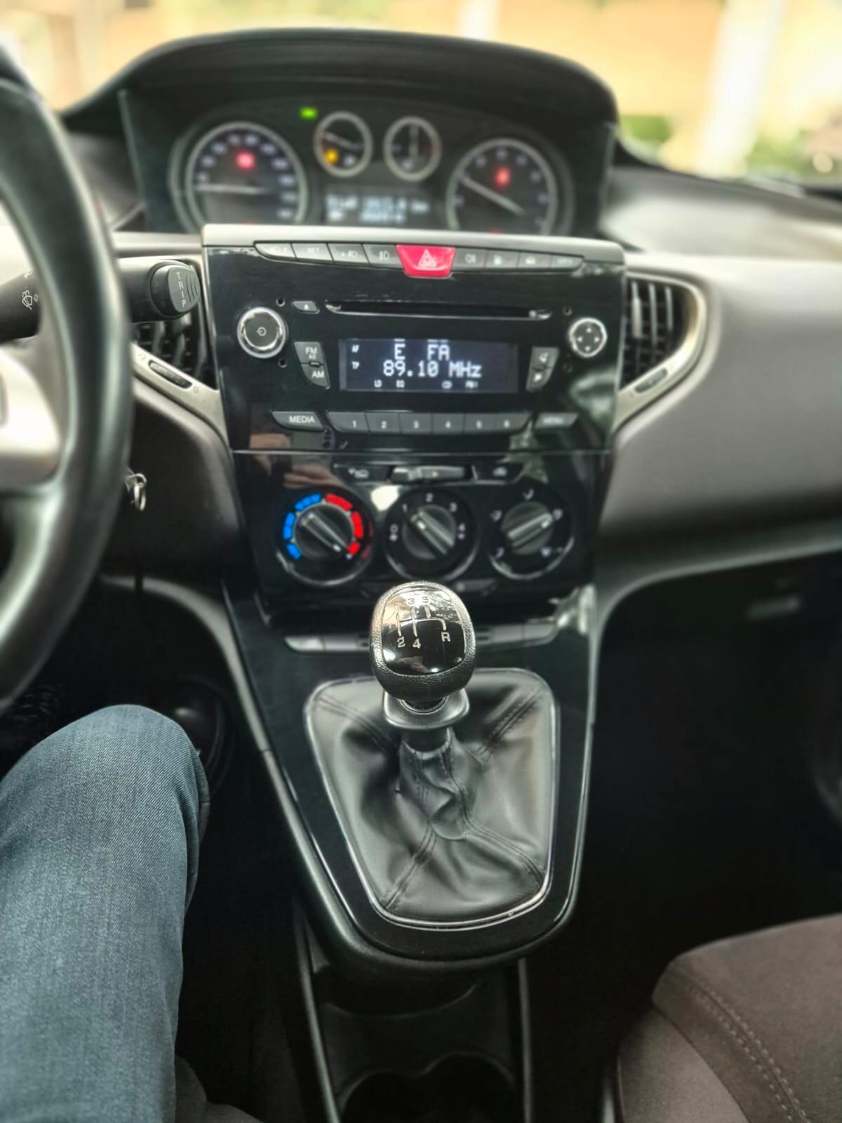 Lancia Ypsilon 0.9 TwinAir 85 CV 5 porte Metano Ecochic Gold