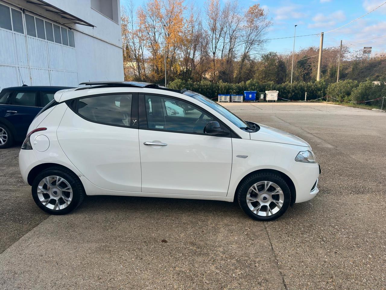 Lancia Ypsilon 1.2 69 CV 5 porte Platinum