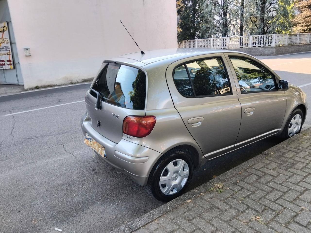 Toyota Yaris 1.0i 16V cat 5 porte KM 130 IDEALE PER NEO PATENTATI A 2.499 EURO