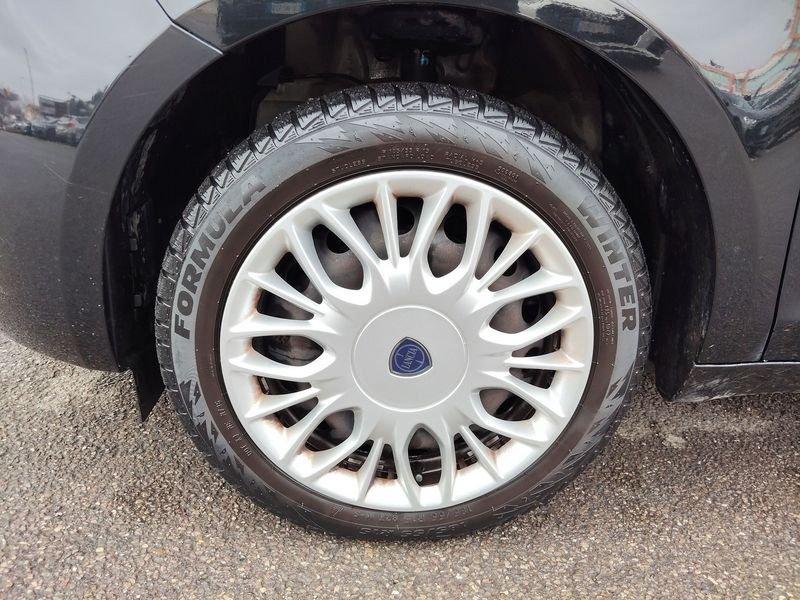 Lancia Ypsilon Ypsilon 1.2 69 CV 5 porte Silver