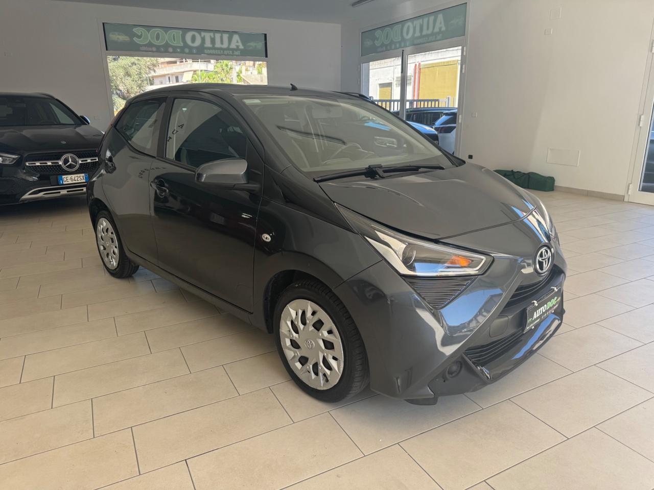 Toyota Aygo 1.0 VVT-i 69 CV 5 porte x-business MMT