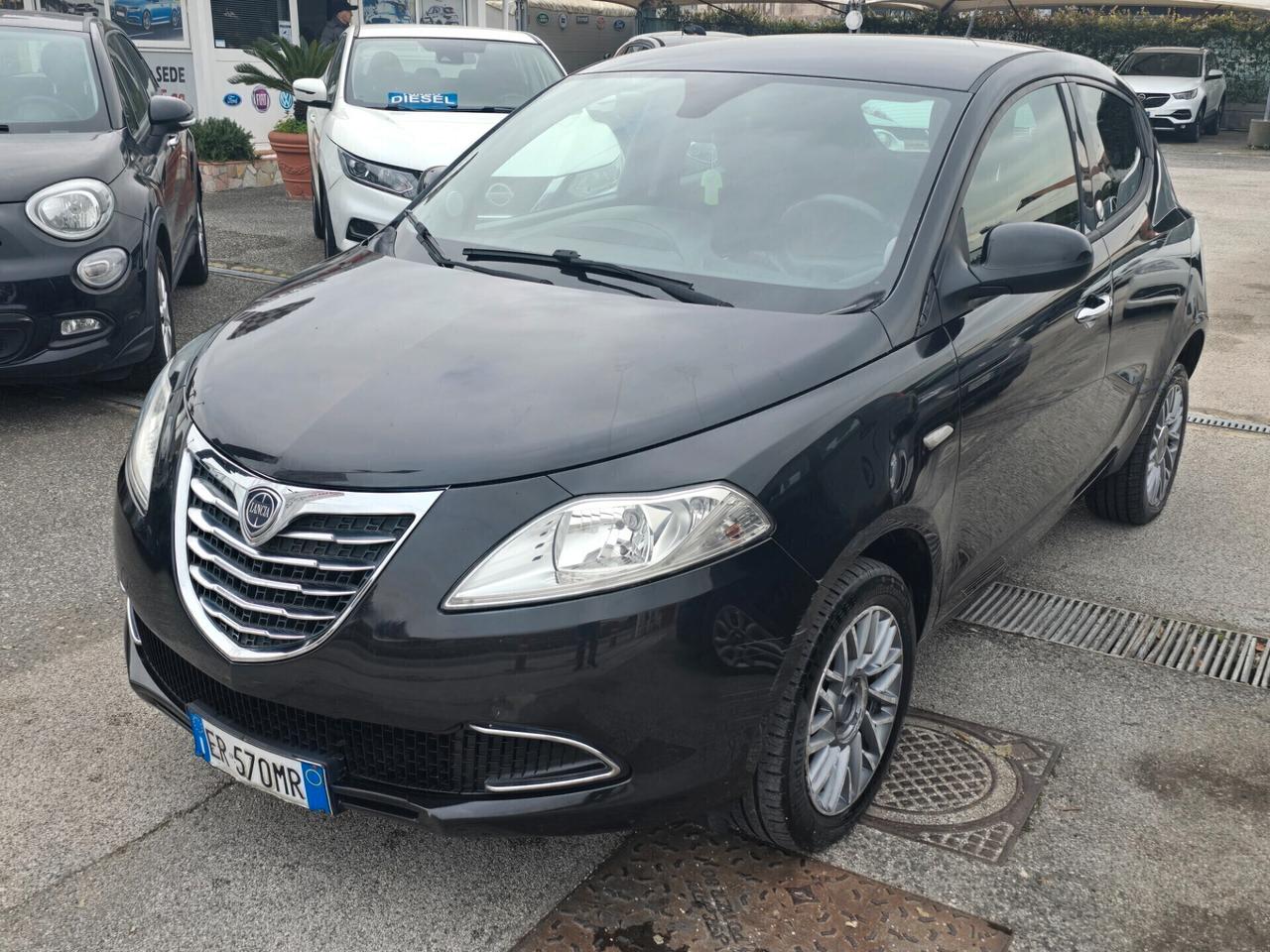 Lancia Ypsilon 0.9 TwinAir 85 CV 5 porte Metano Ecochic Silver