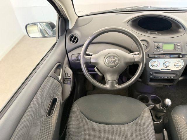 TOYOTA Yaris 1.3i 16V cat 3 porte Sol