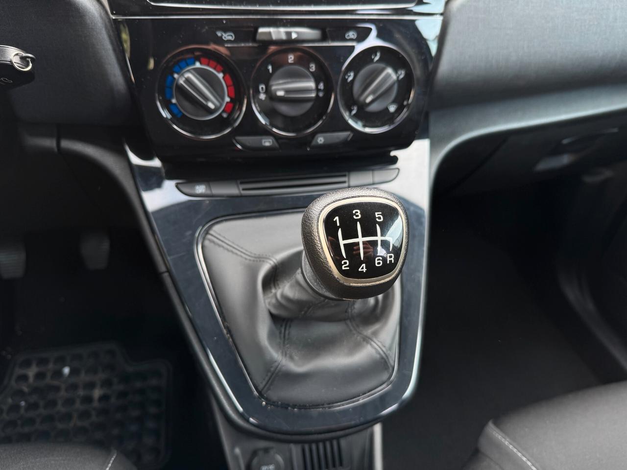 Lancia Ypsilon 1.0 FireFly 5 porte S&S Hybrid Gold Plus OK NEOPATENTATI -UNICO PROPRIETARIO