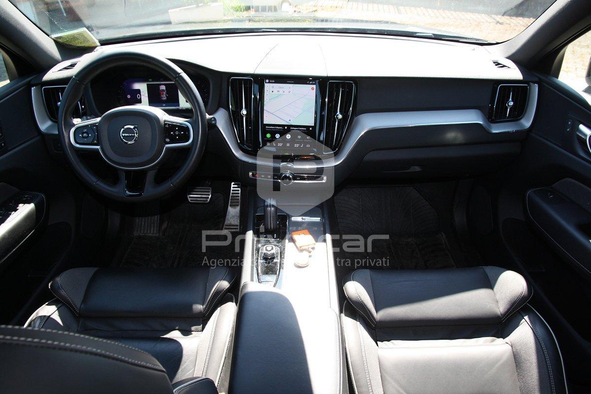 VOLVO XC60 B4 (d) AWD automatico Plus Dark