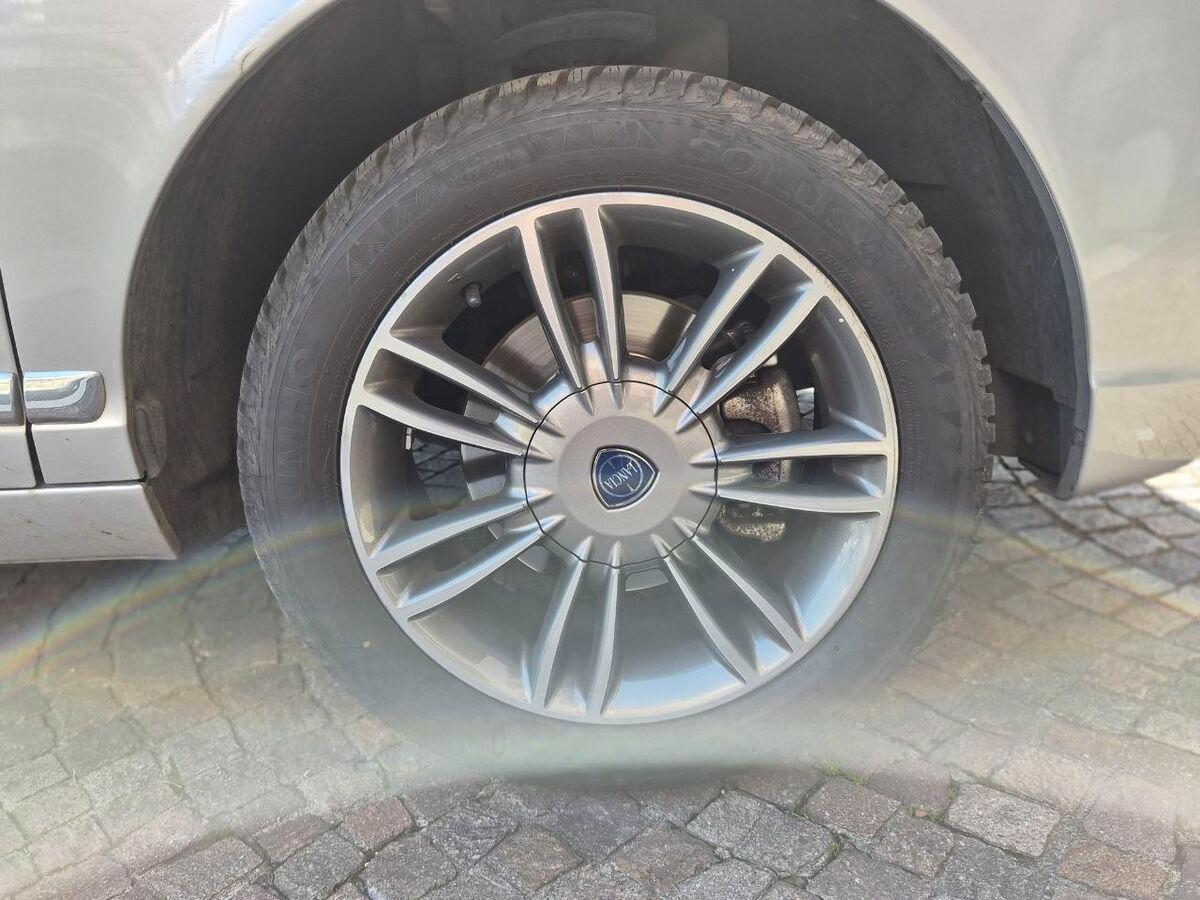 Lancia Ypsilon 1.2 8v Unyca