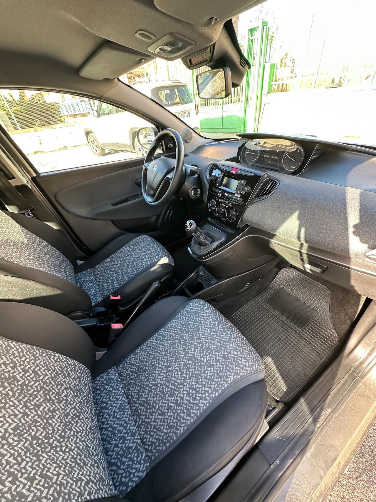 Lancia Ypsilon 1.0 FireFly 5 porte S&S Hybrid Ecochic A. Ferretti