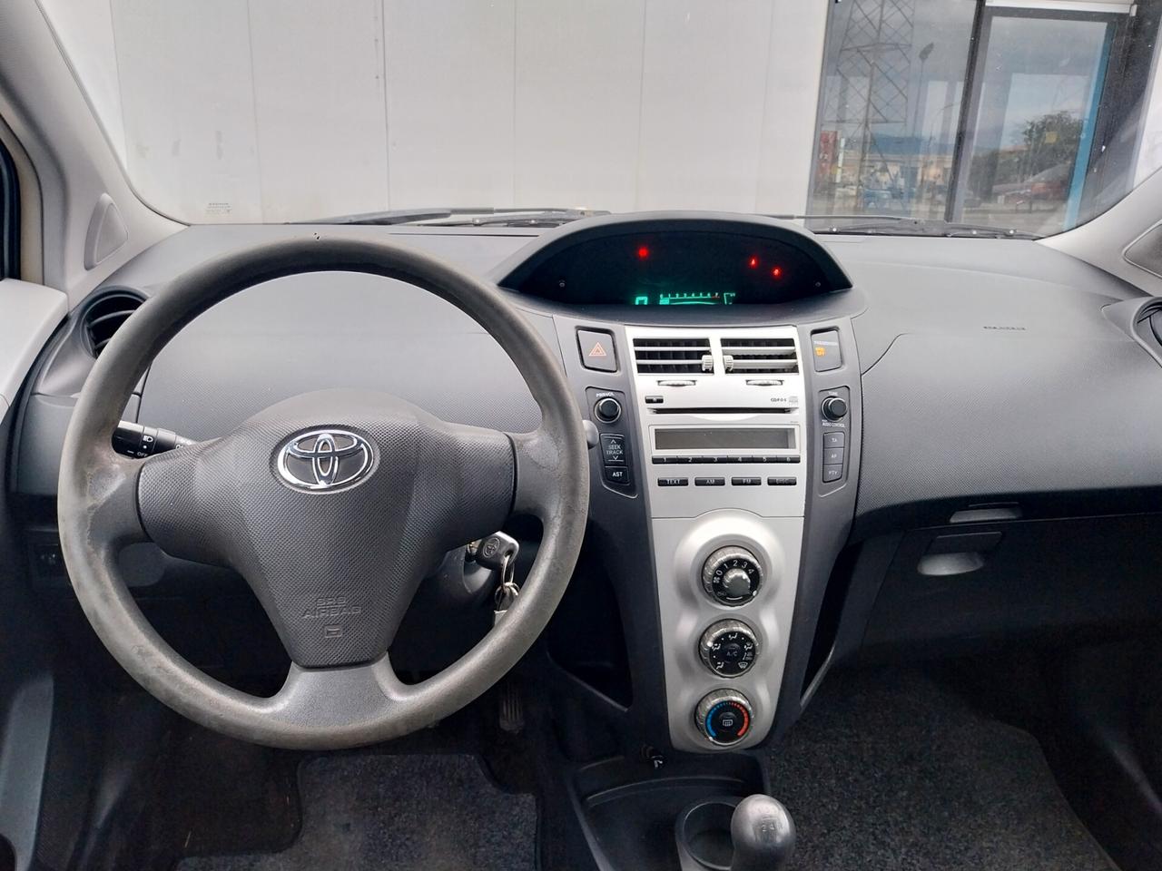 Toyota Yaris 1.0 5 porte Sol