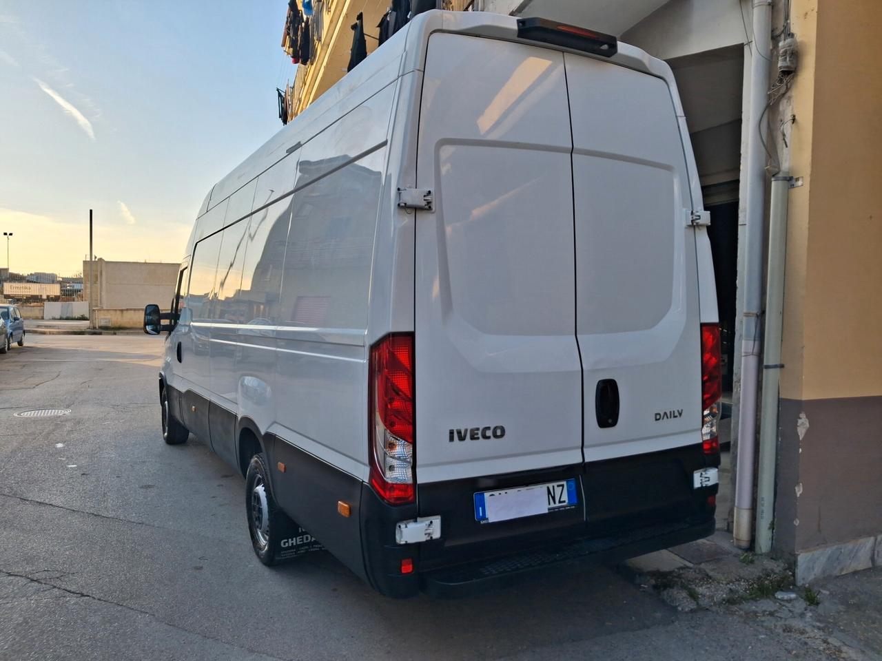 Iveco Daily v35 s 14 2022 unico prop nav