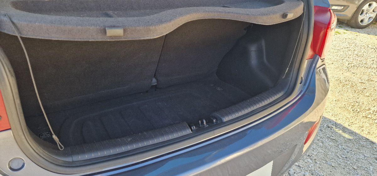 HYUNDAI i10 1.0 MPI Sound Edition