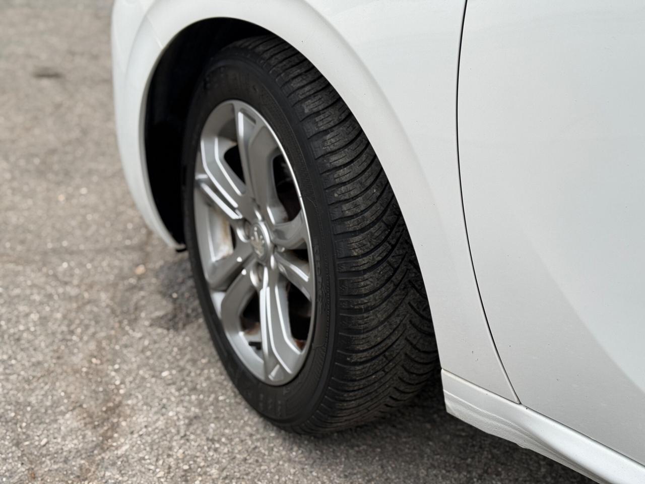 Peugeot 208 1.6 e-HDi 92 OK NEOPATENTATI5 porte Allure