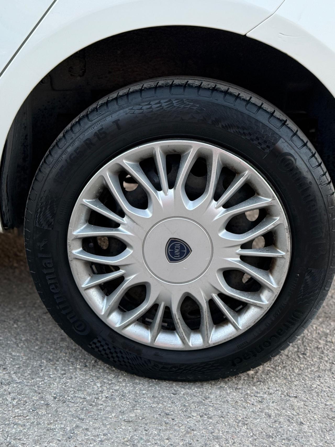 Lancia Ypsilon 0.9 TwinAir 85 CV 5 porte Metano Ecochic Platinum