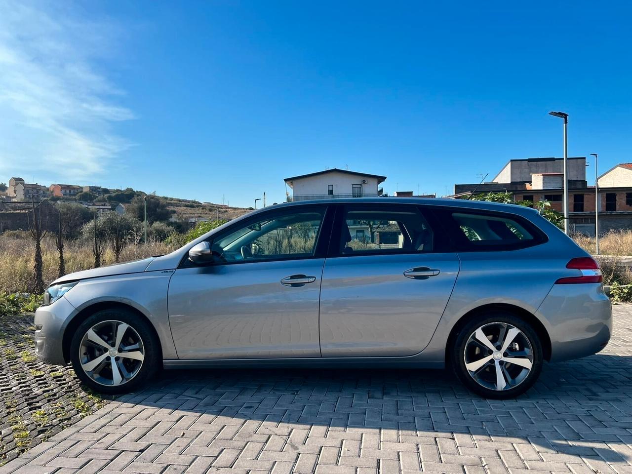 Peugeot 308 BlueHDi 1.6 diesel 120cv SW Allure perfetta anno 2017