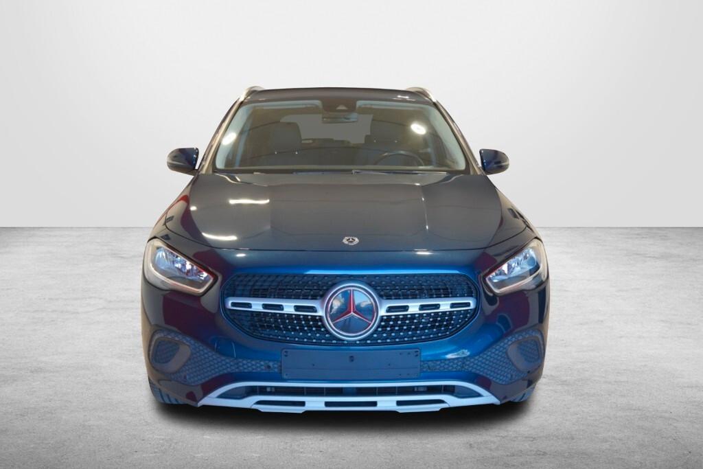 MERCEDES-BENZ GLA 180D 115CV AUTOMATIC BUSINESS SOLUTION ( CRUISE - PELLE - NAVI PREMIUM - PARK ASSIST - TELECAMERA POST. )