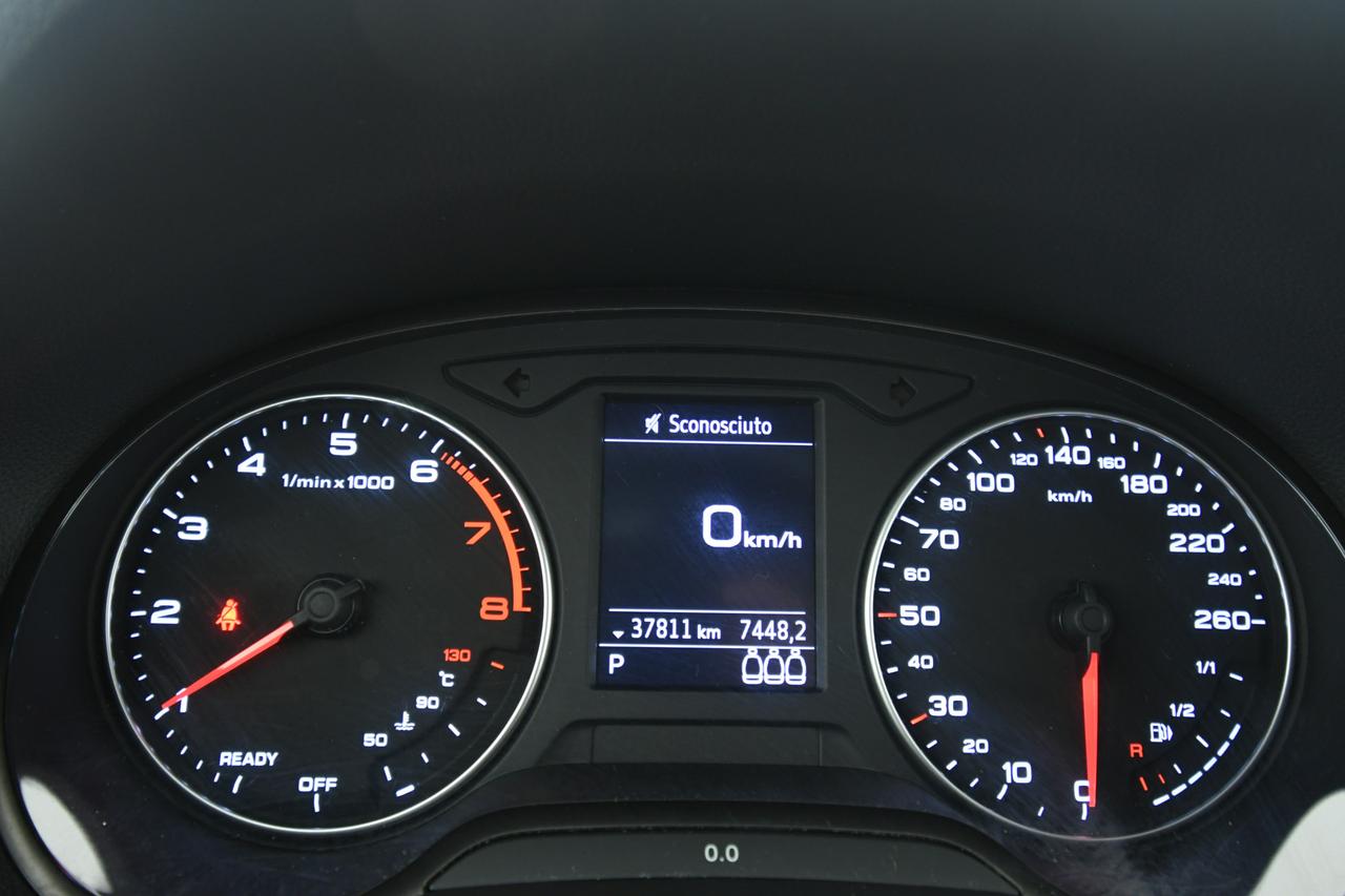 AUDI Q2 35 1.5 tfsi Business Design LED+C17"