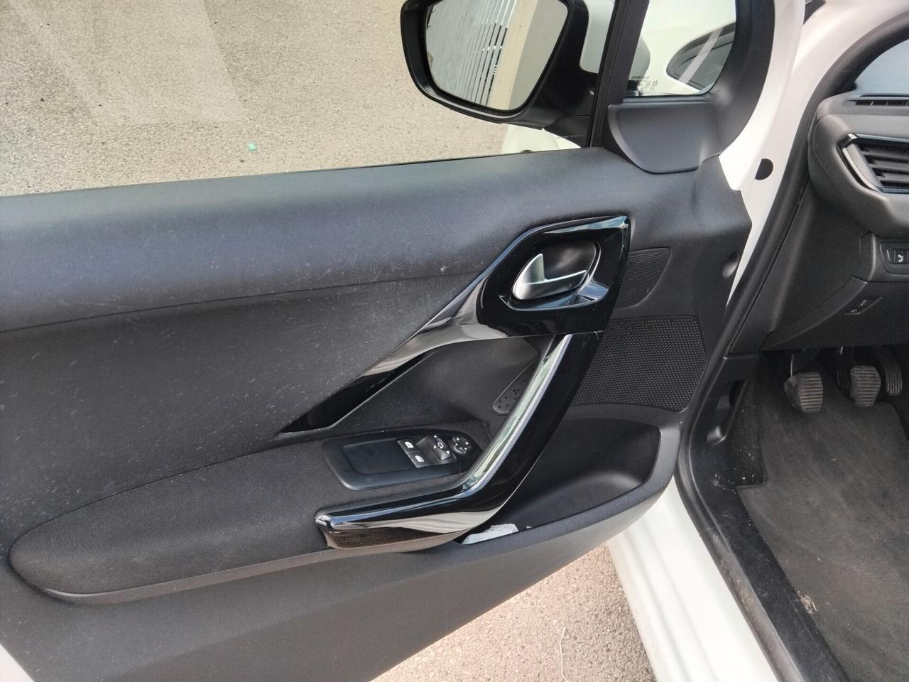 Peugeot 208 Peugeot 208 1.2 allure neo patentati