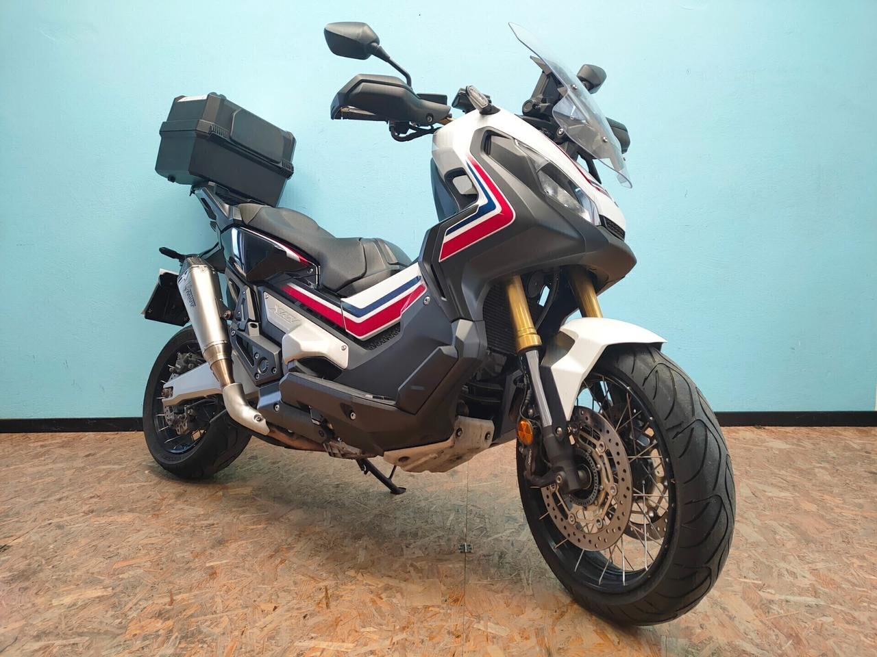 Honda X-ADV 750 con livrea Tricolour HRC