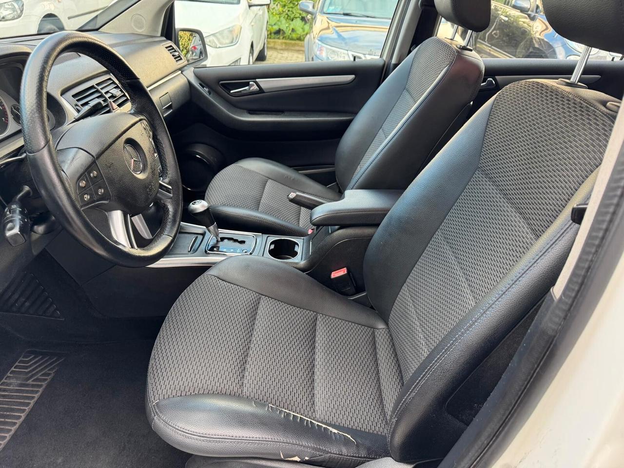 Mercedes-benz B 180 AUTOMATIC Premium