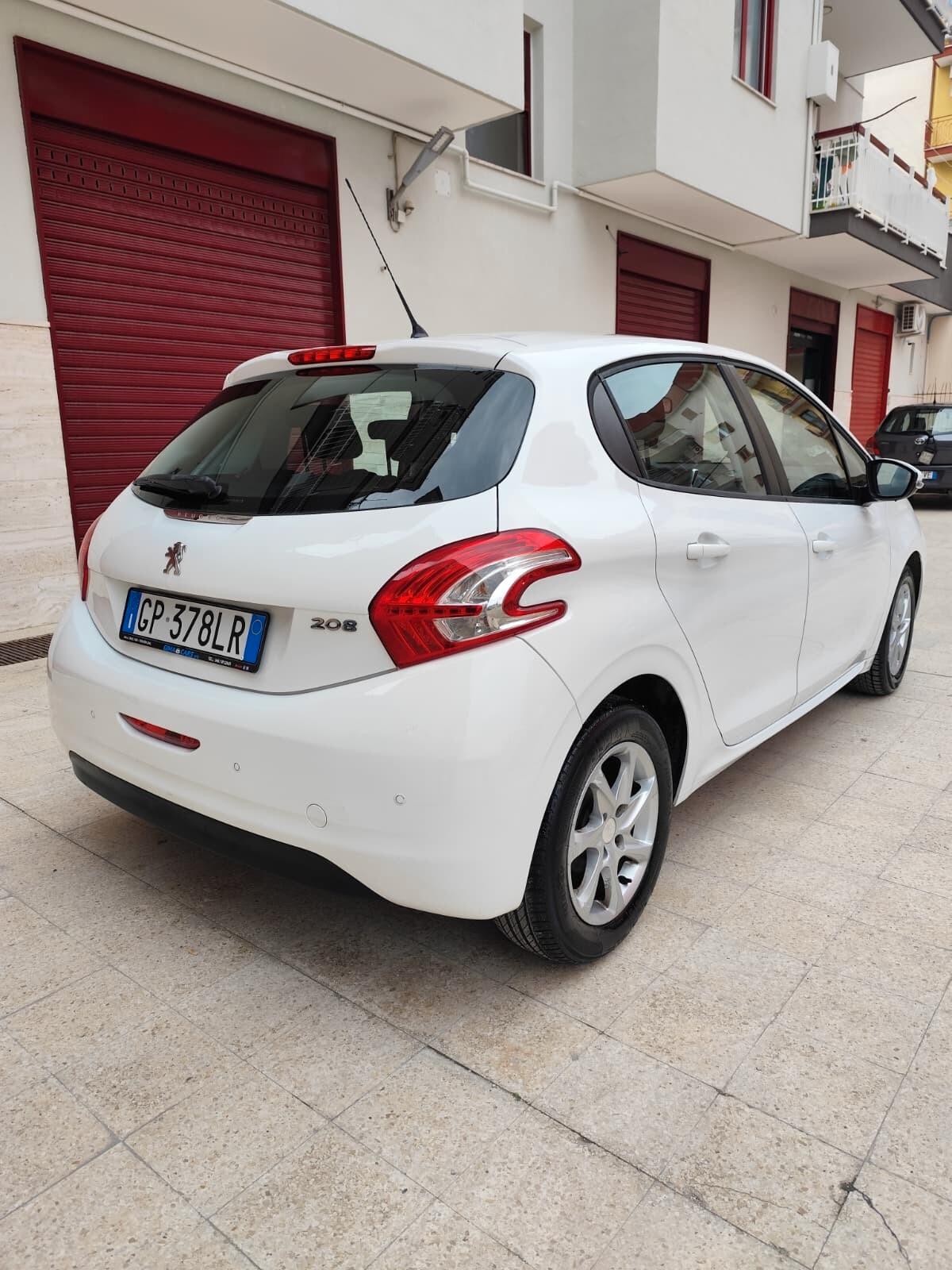 Peugeot 208 1.4 HDi 68 CV 5 porte Allure