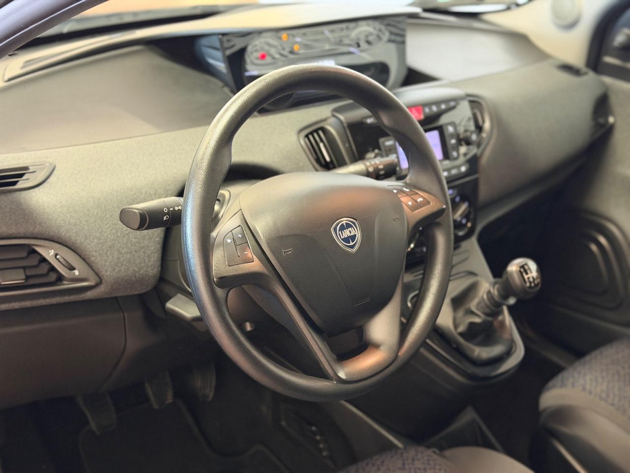 Lancia Ypsilon 1.0 FireFly 5P Hybrid Silver